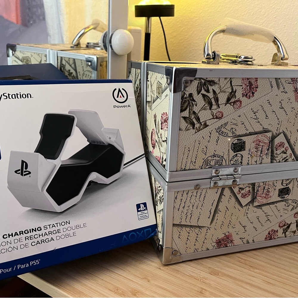 Sony VR2 Sense Controller Charging Station Black and White